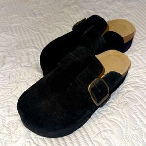 Women’s size 8 Platform Clogs